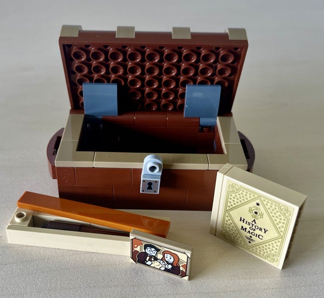 LEGO HARRY POTTER - Hedwig™ at 4 Privet Drive 76425 Carousel 2