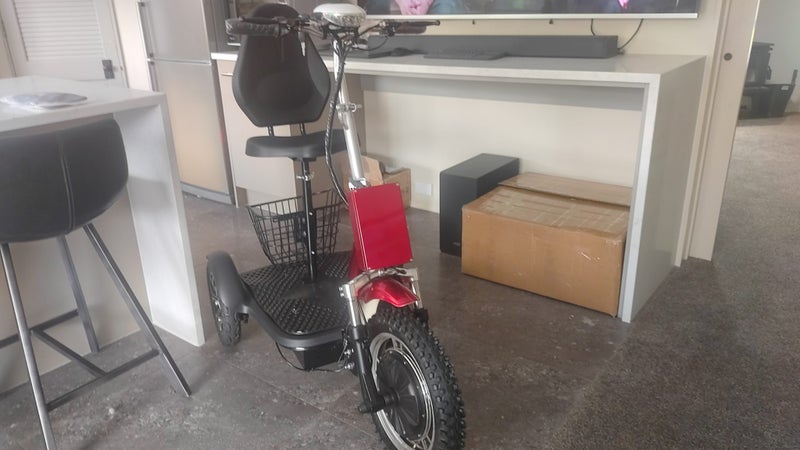 FOLD-UP 800W F.W.D MOBILITY SCOOTER Carousel 2