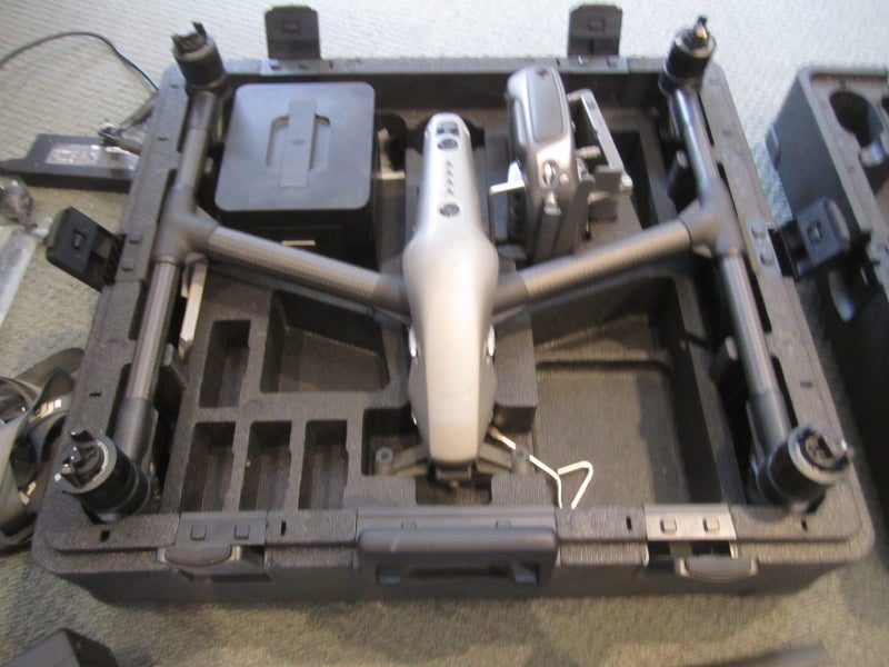 DJI Inspire 2 Kit with Zenmuse X4s and 4 x batteries - Very little use.64224432554625112