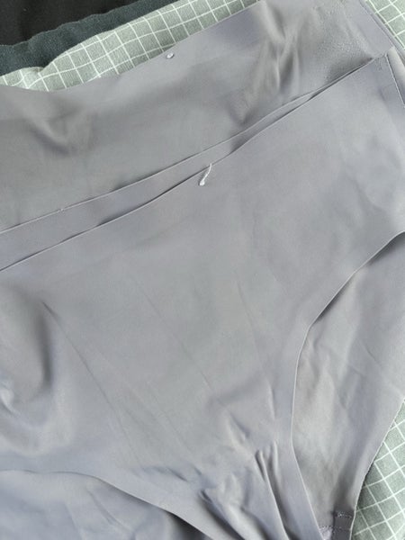 Seamless bikini briefs Carousel 1