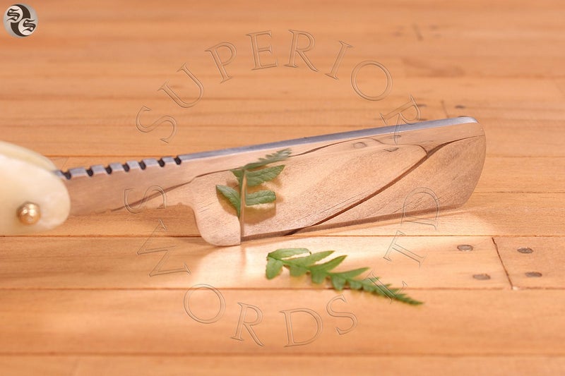 STRAIGHT RAZOR - Stainless Steel - Grenadier Carousel 2