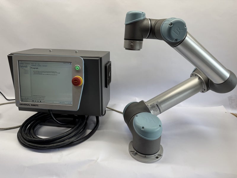 $1 RESERVE Universal Robots UR5 Cobot Carousel 1