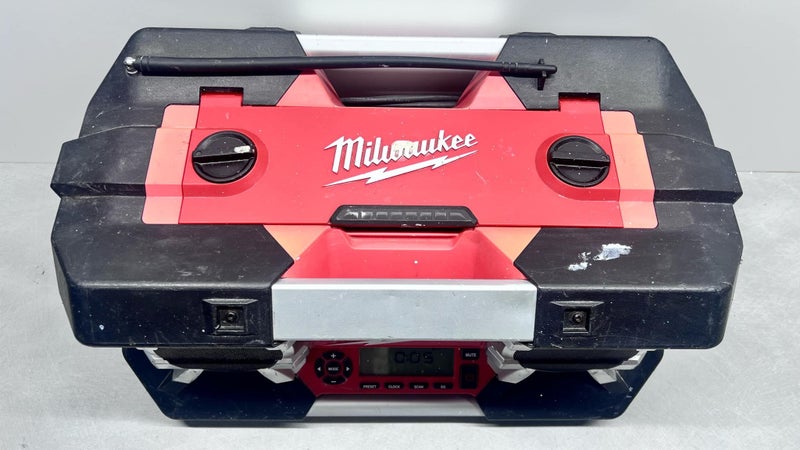 Milwaukee C12-28DCR Jobsite Stereo Carousel 2