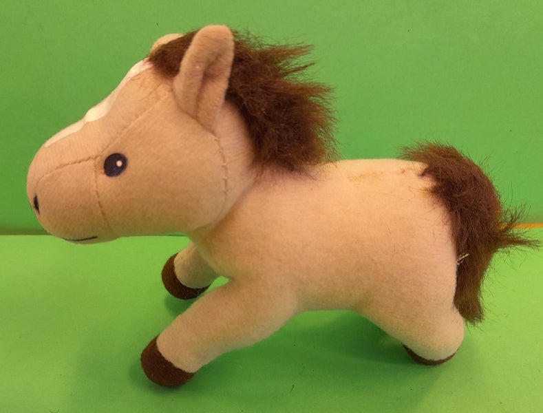 Saddle Club horse toy, Starlight (McDonalds 2005) Carousel 1