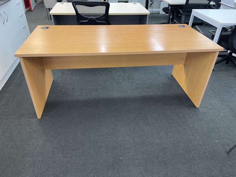 20 Straight Desks - Free Delivery At Buy Now Price Within Auckland Carousel 1