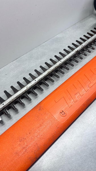 STIHL HSE 42 Electric Hedge Trimmer Carousel 5