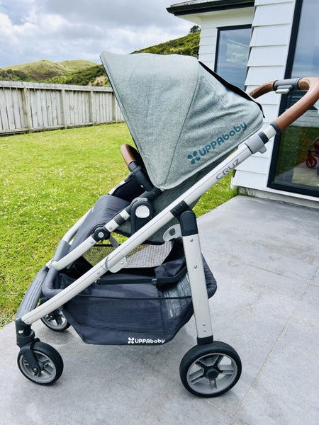 UPPABABY Cruz Pram Carousel 1