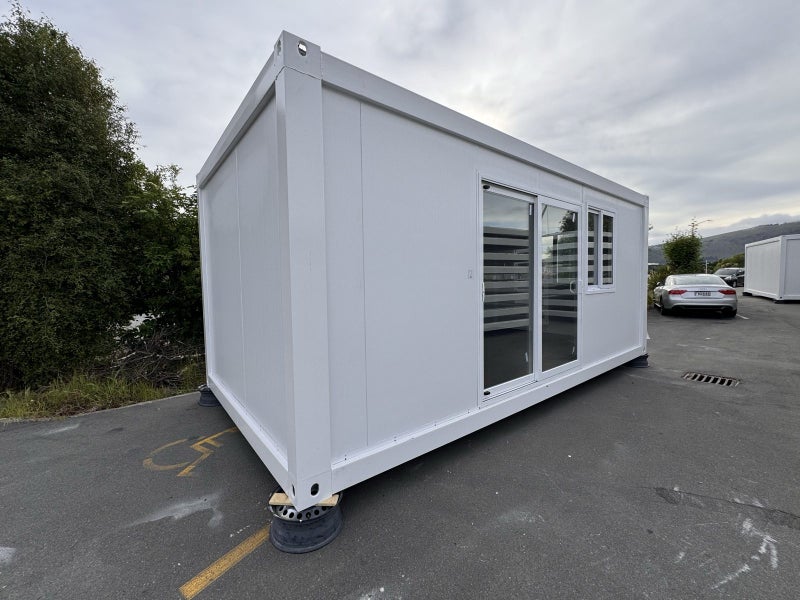 Standard Cabin 3m x 6m with kitchenette and bathroom! Carousel 1