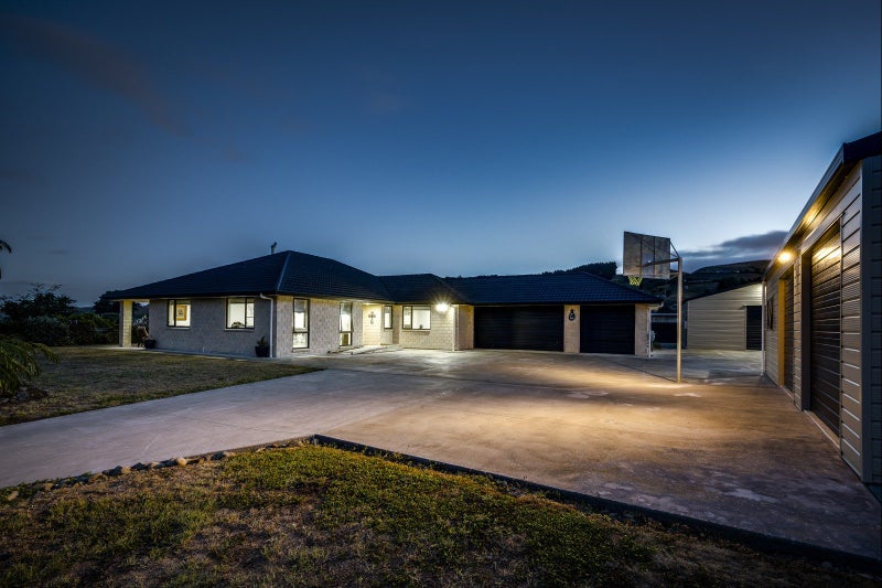 Image 2 of 28
