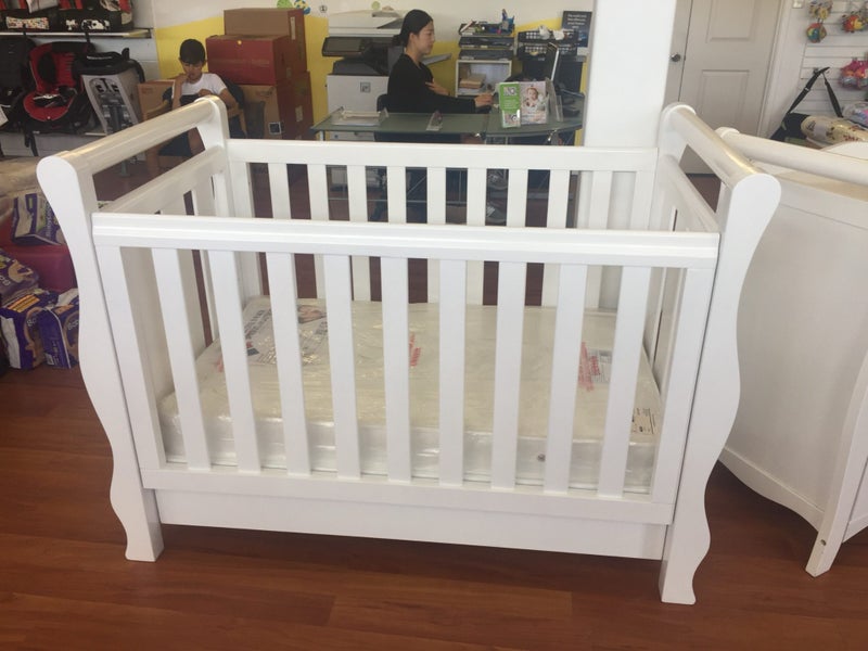 Sleigh baby cot with mattress and matching change table Carousel 1