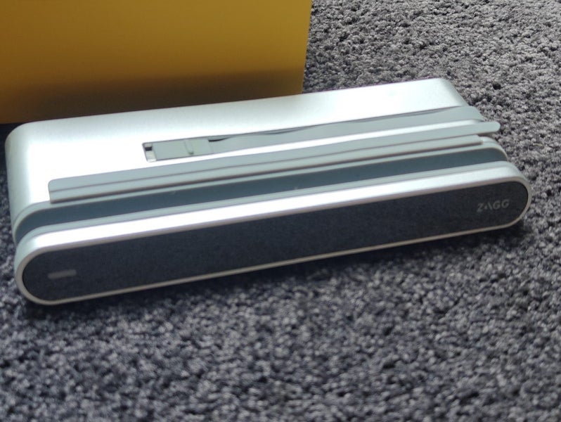 Zagg usb-C workstation dock (for Ipad / Surface) tablet& phones $287 RRP Carousel 3