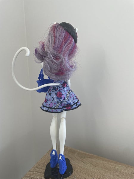 Monster High Shipwrecked Catrine DeMew Carousel 2