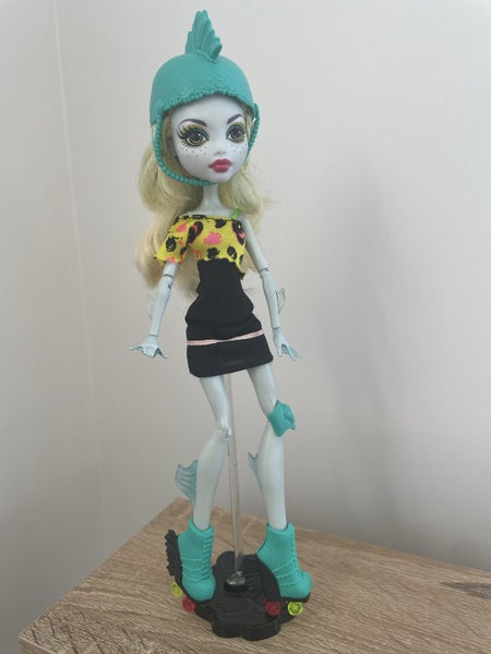 Monster High Skultimate Roller Maze Lagoona Blue Carousel 1