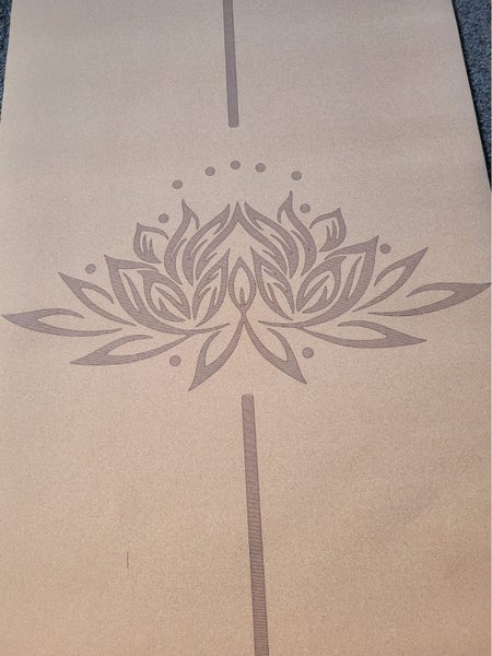Autumn Special - Cork Yoga Mat Stunning Lotus-type Flower centre decoration Carousel 2