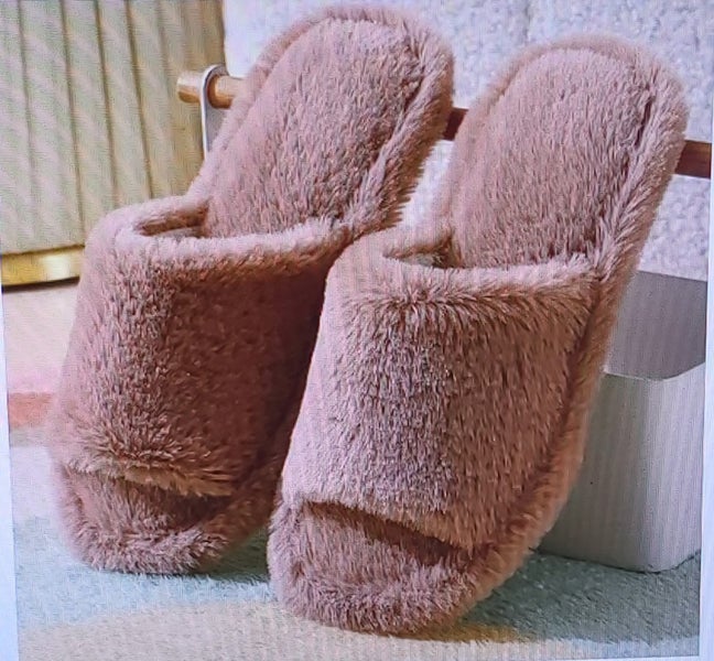Fluffy Home Slippers Size 9,5-10 (US size) Carousel 1