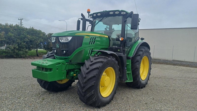 John Deere 6155R Carousel 1