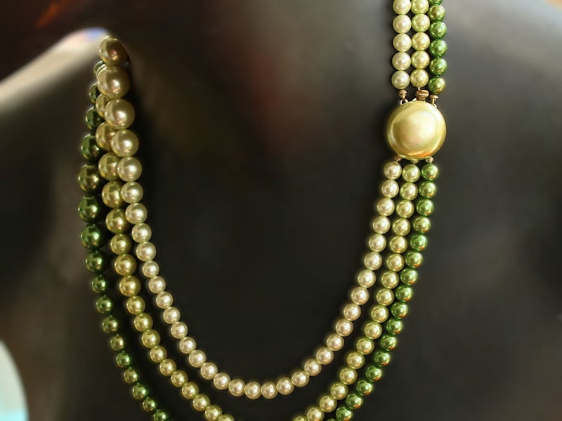 vintage 50s Graduating Green faux pearls West Germany Carousel 1