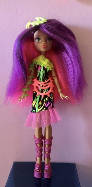 Monster High Electrified Clawdeen volf Carousel 1