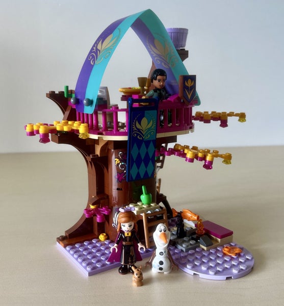 LEGO DISNEY FROZEN - Enchanted Treehouse 41164 Carousel 1