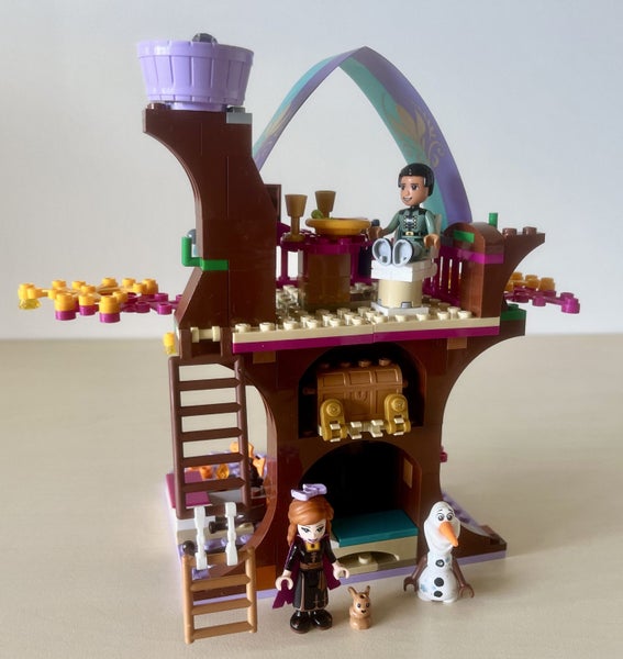 LEGO DISNEY FROZEN - Enchanted Treehouse 41164 Carousel 2