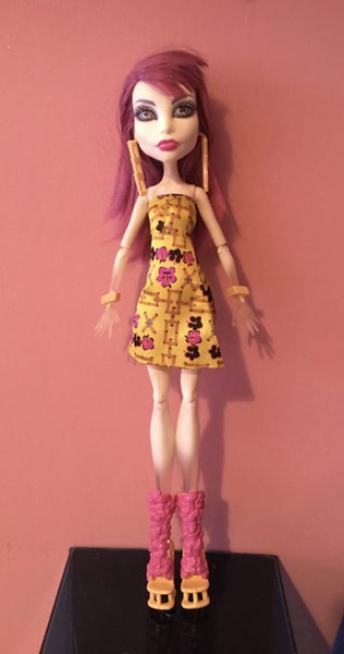 Monster High G1 Ghouls Getaway Spectra Vondergeist doll Carousel 1