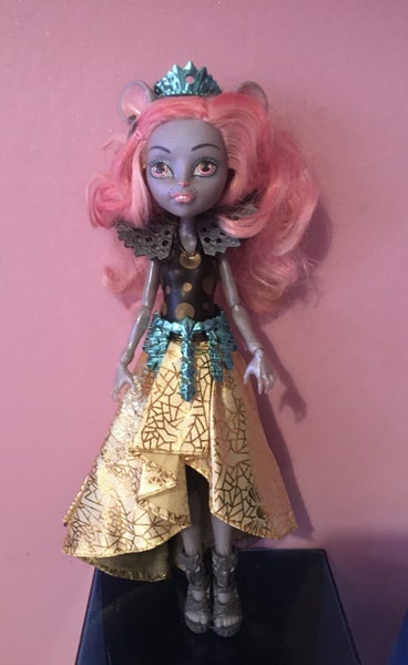 Monster High Mercedes King doll Carousel 2