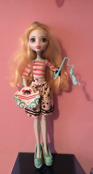 Monster High Lagoona Blue Carousel 1