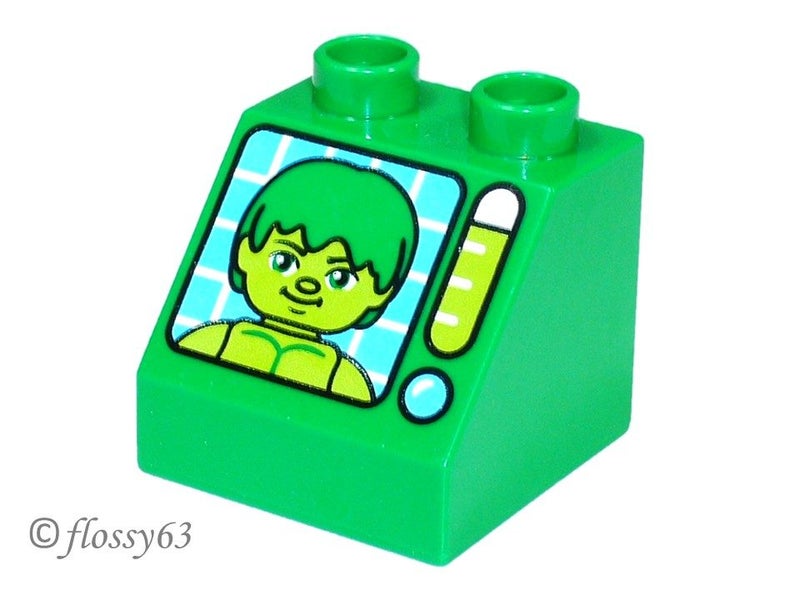 ®™DUPLO - Brick 2 x 2 Slope 45 with Hulk Pattern ~Retired~ Carousel 1