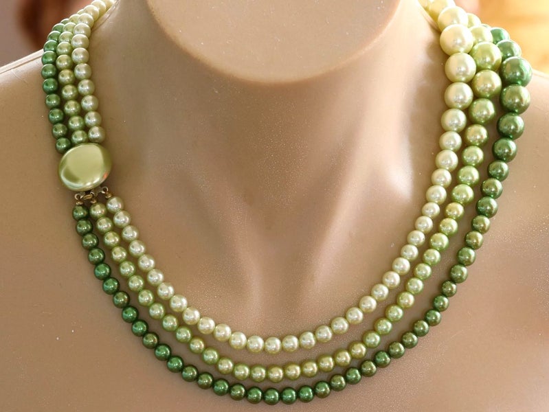 vintage 50s Graduating Green faux pearls West Germany Carousel 2