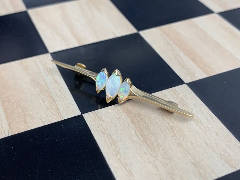 "SWEET GIFT" 9ct Gold 3 Stone Opal Brooch *THE PERFECT GIFT* Carousel 2