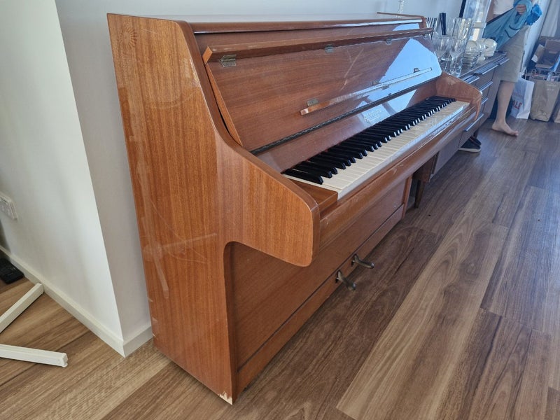 Bentley Piano PICK UP in TAUPO - Needs Work Carousel 2