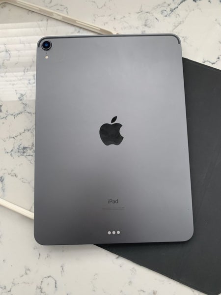 iPad Pro 11inch Carousel 1
