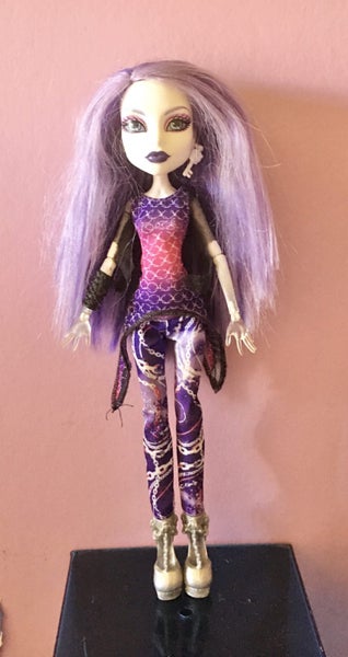 Monster High Picture Day Spectra Vondergeist doll Carousel 1