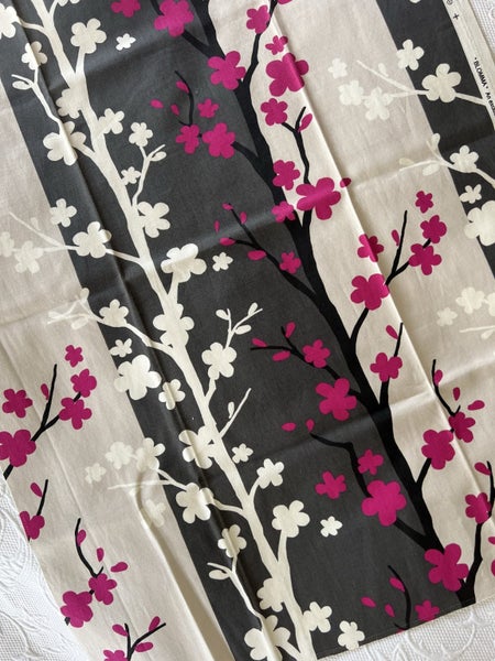 CHARLES PARSONS Blomma fabric length - 100% Cotton Carousel 1