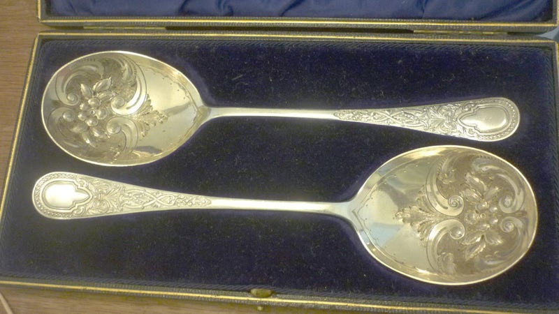 PAIR OF ANTIQUE DECORATIVE SILVER SERVING SPOONS Carousel 3