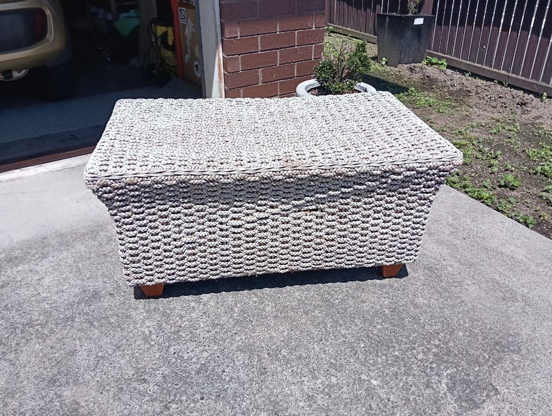Cane coffee table Carousel 2