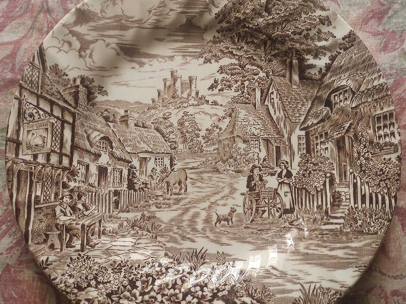 JOHNSON OF AUSTRALIA “VILLAGE” VINTAGE PLATE Carousel 3