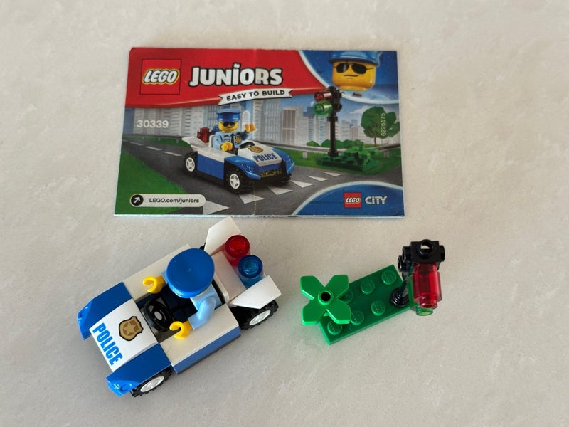 Lego Juniors Traffic Light Patrol Carousel 1