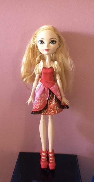 Ever after high Apple White doll Carousel 1