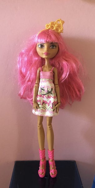 Ever after high Ginger Breadhouse doll Carousel 1