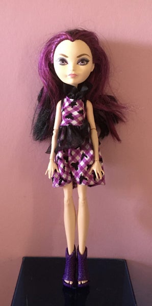 Ever after high Enchanted Picnic Raven Queen doll Carousel 1