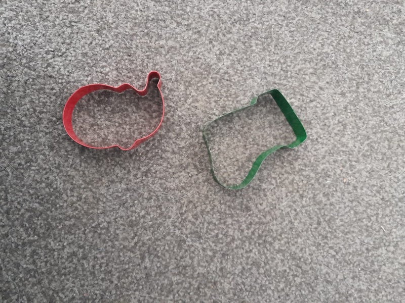 2 christmas cookie cutters new Carousel 1