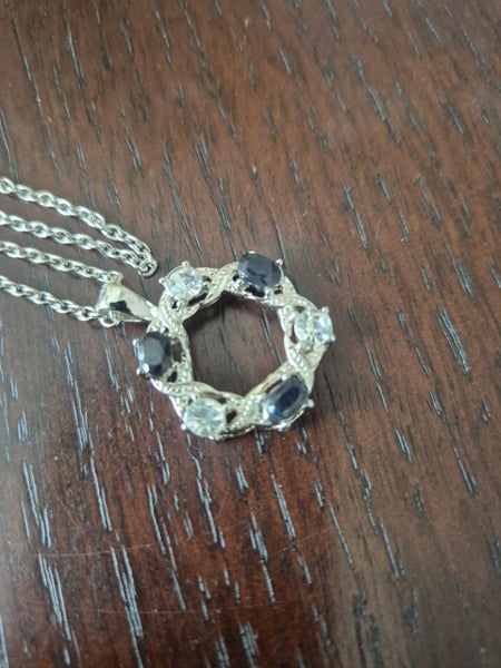 MAJESTIC WREATH PENDANT Carousel 1