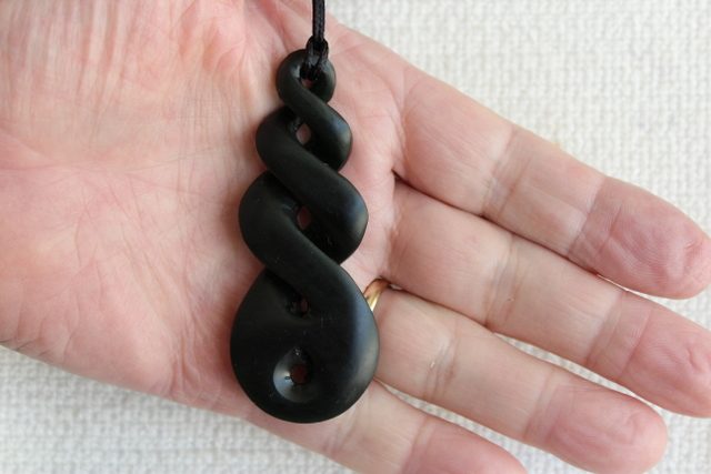 BEAUTIFUL MATTE EXTRA LARGE KORU / TWIST PENDANT #199K Carousel 2