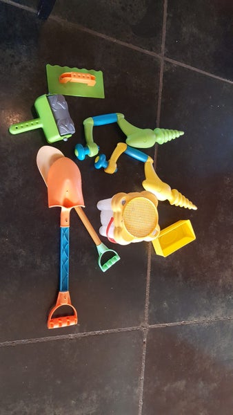 Hape sand / beach toys Carousel 1