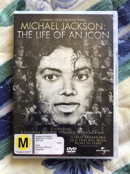 “Michael Jackson: The Life Of An Icon.” Carousel 1