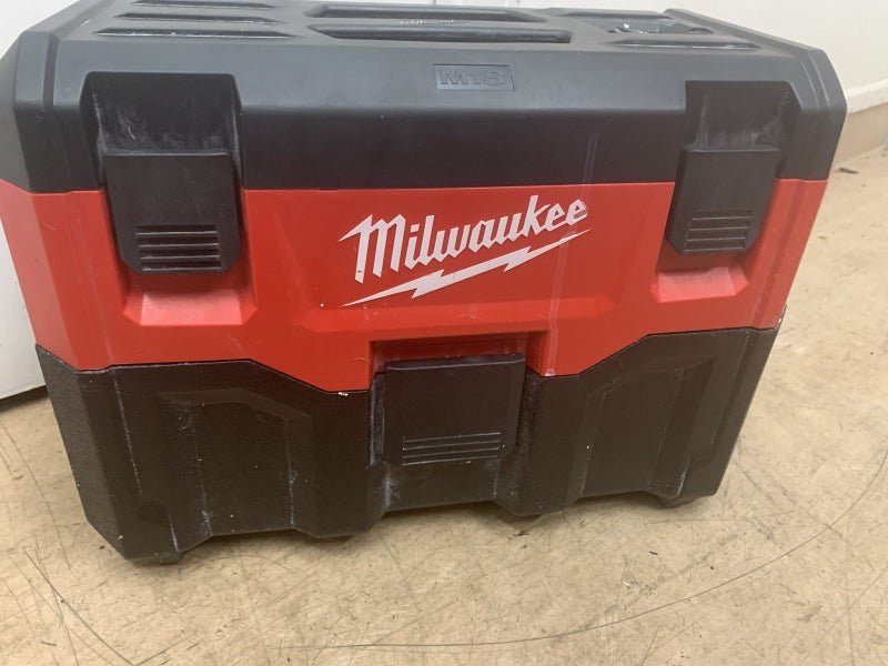 Milwaukee M18 Cordless Wet/Dry Vacuum 18V Carousel 1