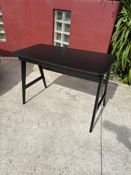 Radius Desk - Black Carousel 2