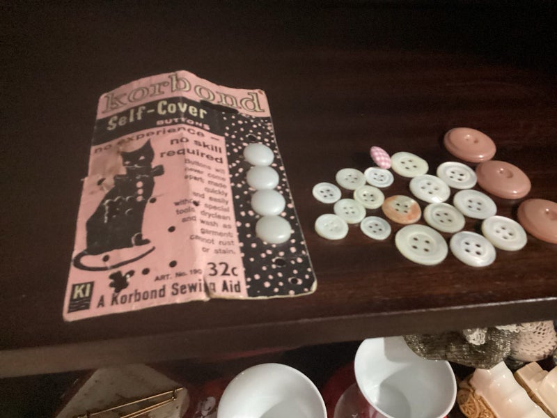 Vintage buttons selection Carousel 1