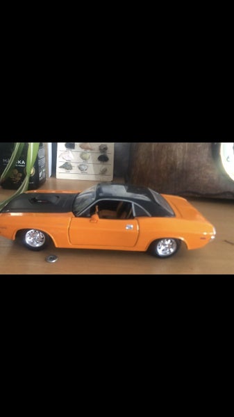 Dodge Challenger model car Carousel 1
